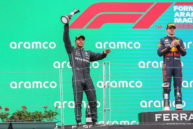 FORMULA 1 ARAMCO MAGYAR NAGYDIJ, 31 2022 Lewis Hamilton 44 (GBR), Mercedes AMG Petronas W13 celebrates second position with trophy on the podium during the FORMULA 1 ARAMCO MAGYAR NAGYDIJ at the Hungaroring, Mogyorod, Hungary on 31 July 2022 Editorial Use Only Copyright: xPhilxDuncanx ESM-0597-0029