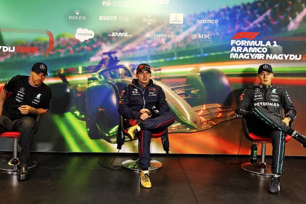 HAMILTON Lewis (gbr), Mercedes AMG F1 Team W13, VERSTAPPEN Max (ned), Red Bull Racing RB18, RUSSELL George (gbr), Mercedes AMG F1 Team W13, portrait, post race press conference, PK, Pressekonferenz during the Formula 1 Aramco Magyar Nagydij 2022, Hungarian Grand Prix 2022, 12th round of the 2022 FIA Formula One World Championship, WM, Weltmeisterschaft from July 28 to 31, 2022 on the Hungaroring, in Mogyorod, Hungary - F1 - HUNGARIAN GRAND PRIX 2022 - RACE DPPI Panoramic  PressCon_2ED_JB_004