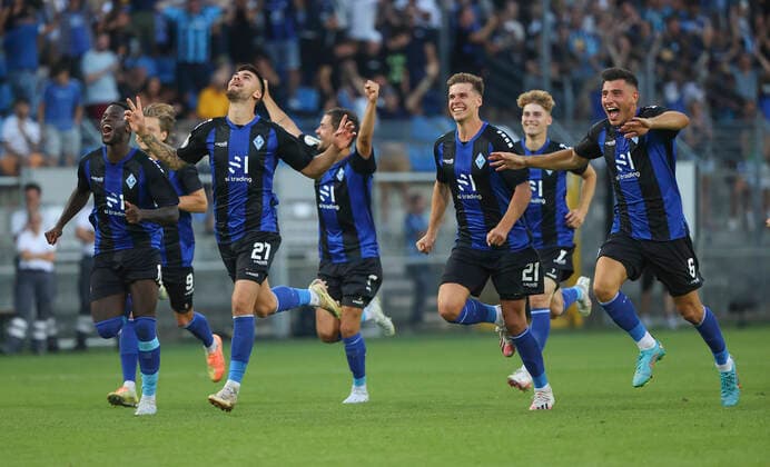 Sport Themen der Woche KW30 Sport Bilder des Tages 31.07.2022, xdcx, Fussball DFB-Pokal, SV Waldhof Mannheim - Holstein Kiel, emspor, bespor, sespor, v.l., Gerrit Gohlke (SV Waldhof Mannheim), Alexander Rossipal (SV Waldhof Mannheim), Stefano Russo (SV Waldhof Mannheim) jubeln über den Sieg im Elfmeterschießen DFL DFB REGULATIONS PROHIBIT ANY USE OF PHOTOGRAPHS AS IMAGE SEQUENCES AND OR QUASI-VIDEO. *** 31 07 2022, xdcx, football DFB Pokal, SV Waldhof Mannheim Holstein Kiel, emspor, bespor, sespor, v l , Gerrit Gohlke SV Waldhof Mannheim , Alexander Rossipal SV Waldhof Mannheim , Stefano Russo SV Waldhof Mannheim cheer for victory in penalty shootout DFL DFB REGULATIONS PROHIBIT ANY USE OF PHOTOGRAPHS AS IMAGE SEQUENCES AND OR QUASI VIDEO Copyright: HMBxMedia Claus
