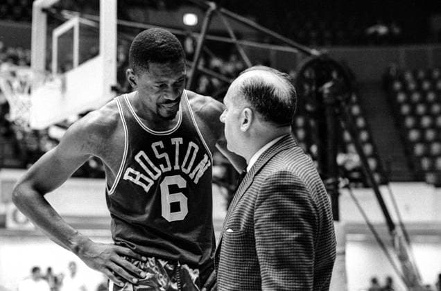 Bill Russell 13 December 1963, Philadelphia - Basketball Feature - Bill Russell - Philadelphia 76ers v Boston Celtics - Bill Russell of Boston Celtics - Photo: Gerry Cranham Offside. Philadelphia USA *** Bill Russell 13. Dezember 1963, Philadelphia Basketball Feature Bill Russell Philadelphia 76ers v Boston Celtics Bill Russell von Boston Celtics Foto Gerry Cranham Abseits Philadelphia USA  Copyright: xGerryxCranhamx xOffsidexOffside