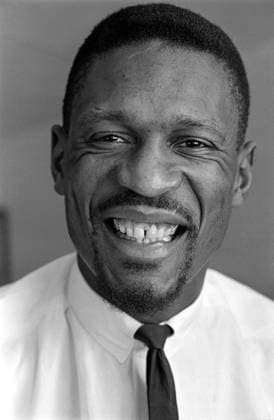 Bill Russell 13 December 1963, Boston - Basketball Feature - Bill Russell - Bill Russell grins - Photo: Gerry Cranham Offside. Boston USA *** Bill Russell 13. Dezember 1963, Boston Basketball Feature Bill Russell Bill Russell grinst Foto Gerry Cranham Abseits Boston USA  Copyright: xGerryxCranhamx xOffsidexOffside