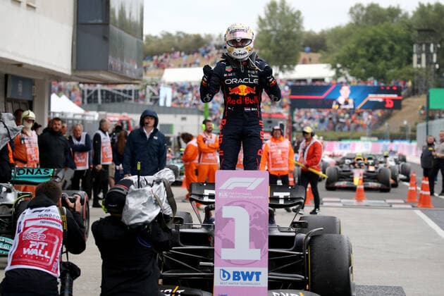 F1 Gran Prix of Hungary Max Verstappen of Red Bull Racing celebrates after winning the F1 Grand Prix of Hungary at Hungaroring on July 31, 2022 Mogyorod, Hungary. Mogyorod Hungaroring Hungary Copyright: xMarcoxCanonierox