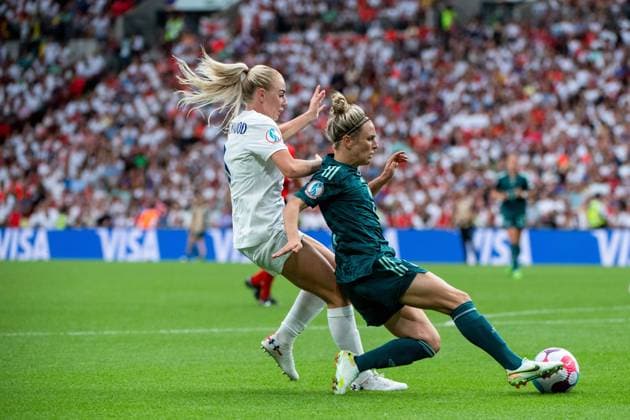 Svenja Huth (Deutschland 9) im Zweikampf mit Alex Greenwood (England 5), GBR, England vs. Deutschland, Fussball UEFA Womens EURO 2022, 31.07.2022, Finale GBR, England vs. Deutschland, Fussball UEFA Womens EURO 2022, 31.07.2022, Finale London Copyright: xEibner Memmlerx EP_MMR