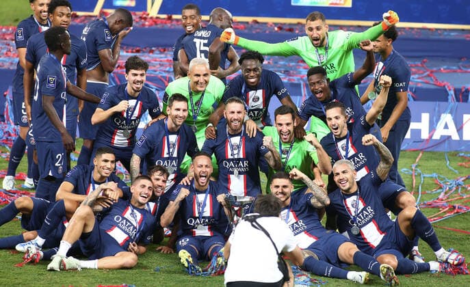 (220801) -- TEL AVIV, Aug. 1, 2022 -- Paris Saint-Germain players celebrate during the awarding ceremony after winning the French Champions Trophy (Trophee des Champions) football match between Paris Saint-Germain and FC Nantes at the Bloomfield Stadium in Tel Aviv, Israel, on July 31, 2022. (Alain Schieber via Xinhua) (SP)ISRAEL-TEL AVIV-TROPHEE DES CHAMPIONS JINI 