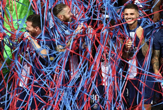 (220801) -- TEL AVIV, Aug. 1, 2022 -- Paris Saint-Germain players celebrate during the awarding ceremony after winning the French Champions Trophy (Trophee des Champions) football match between Paris Saint-Germain and FC Nantes at the Bloomfield Stadium in Tel Aviv, Israel, on July 31, 2022. (Alain Schieber via Xinhua) (SP)ISRAEL-TEL AVIV-TROPHEE DES CHAMPIONS JINI 