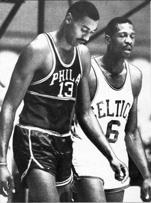 October 14, 1959, Minneapolis, Minnesota, USA: NBA, Basketball Herren, USA Philadelphia Warriors WILT CHAMBERLAIN, left, and Boston Celtic s BILL RUSSELL, right, during an exhibition game played at the Minneapolis Armory. Minneapolis USA - ZUMAm42_ 19591014_mda_m42_001 Copyright: xPaulxSiegel Tribunex