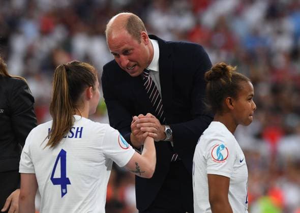 Mandatory Credit: Photo by Anna Gowthorpe Shutterstock (13055302dy) Prince William the Duke of Cambridge congratulates Keira Walsh of England at full time England v Germany, Womens UEFA European Championship, EM, Europameisterschaft Final, Football, Wembley Stadium, London, UK - 31 Jul 2022 England v Germany, Womens UEFA European Championship, Final, Football, Wembley Stadium, London, UK - 31 Jul 2022 Copyright: xAnnaxGowthorpe Shutterstockx 13055302dy
