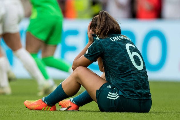 UEFA WOMEN’S EURO ENGLAND 2022: Finale England - Deutschland; 31.07.2022 Lena Oberdorf (Deutschland, 6) mit vor dem Gesicht zusammen geschlagenen Haenden UEFA WOMEN’S EURO ENGLAND 2022: Finale England - Deutschland; Wembley Stadium, London, 31.07.2022 Copyright: xBEAUTIFULxSPORTS Wunderlx