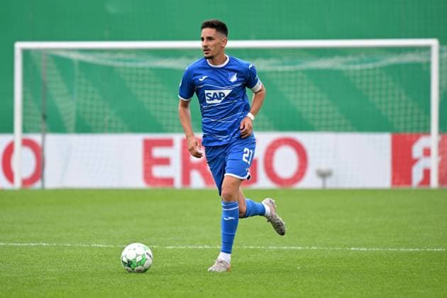 Roedinghausen, Haecker Wiehenstadion, 31.07.22, GER, Herren, DFB-Pokal, 1.Runde, Saison 2022-2023, SV Roedinghausen - TSG 1899 Hoffenheim Bild: Benjamin Huebner (Hoffenheim) Nur fuer journalistische Zwecke! Only for editorial use! Gemaess den Vorgaben der DFL Deutsche Fußball Liga ist es untersagt, in dem Stadion und oder vom Spiel angefertigte Fotoaufnahmen in Form von Sequenzbildern und oder videoaehnlichen Fotostrecken zu verwerten bzw. verwerten zu lassen. DFL regulations prohibit any use of photographs as image sequences and or quasi-video. Nordrhein-Westfalen Deutschland