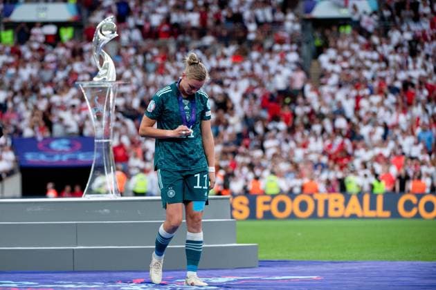 Alexandra Popp (Deutschland 11) ist enttauescht ueber die Niederlage und geht am Pokal vorbei, GBR, England vs. Deutschland, Fussball UEFA Womens EURO 2022, 31.07.2022, Finale GBR, England vs. Deutschland, Fussball UEFA Womens EURO 2022, 31.07.2022, Finale London Copyright: xEibner Memmlerx EP_MMR