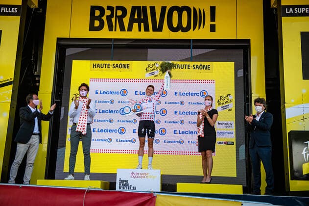 VOLLERING Demi: Tour de France Femmes 2022 8. Stage VOLLERING Demi ( NED ) TEAM SD WORX ( SDW ) - NED Mountain Jersey - Best Climber - Award Ceremony Medal Ceremony Podium - Querformat - quer - horizontal - Landscape - Event Veranstaltung: Tour de France Femmes avec Zwift 8. Stage - Category Kategorie: Cycling - Road cycling, Rad, Radsport, Strasse - Cycling Tour - Elite Women - 2.WWT - Location Ort: Europe France - Start: Lure - Finish - La Super Plance Des Belles Filles - Discipline: Road Race ( RR ) - Cycling Tour - Distance: 123,3 km - Date Datum: 31.07.2022 Sunday -