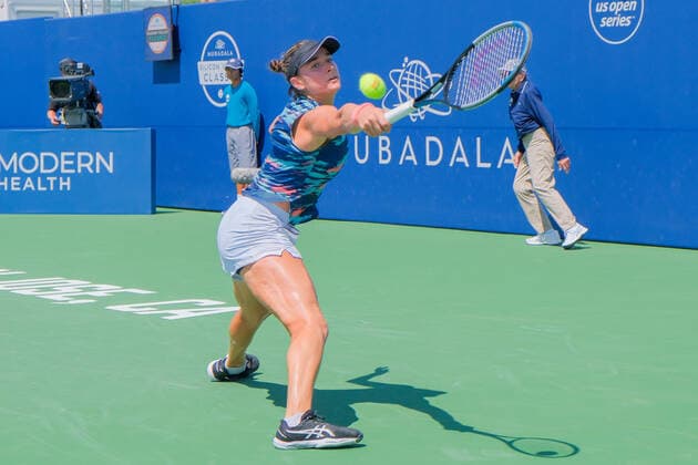 SAN JOSE, CA - AUGUST 02: Caroline Dolehide (USA) stretches out to return a volley in the Mubadala Silicon Valley Classic on Tuesday, August 2, 2022 at the Tennis Complex at San Jose State University in San Jose, California. (Photo by Douglas Stringer Icon Sportswire) TENNIS: AUG 02 Silicon Valley Classic Icon220802024