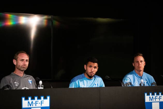 220803 Andreas Georgson, head coach, Sergio Pena and Niklas Moisander director during a press conference, PK, Pressekonferenz session with Malmö FF on August 3, 2022 in Malmö. Photo: Mathilda Ahlberg BILDBYRAN COP 240 MA0284 fotboll football soccer fotball uefa europa league träning practice training malmö ff bbeng Copyright: MATHILDAxAHLBERG BB220803BB162