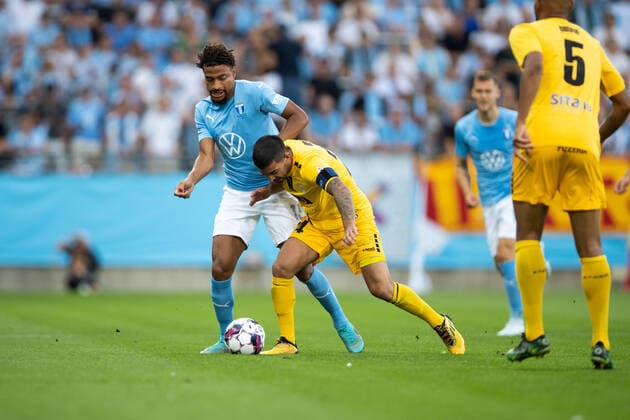 220804 Joseph Ceesay and of Diddeleng Mehdi Kirch during the UEFA Europa League qualification match between Malmö FF and Diddeleng on August 4, 2022 in Malmö. Photo: Mathilda Ahlberg BILDBYRAN COP 240 MA0288 fotboll football soccer fotball uefa europa league kval qualifying round qualification malmö ff diddeleng bbeng dudelange Copyright: MATHILDAxAHLBERG BB220804BB162