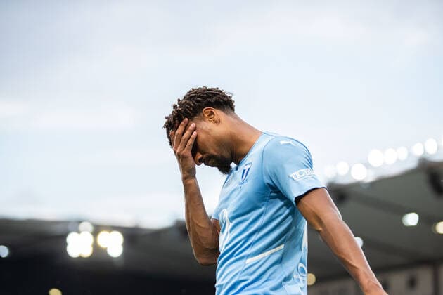 220804 Joseph Ceesay of Malmö FF looks dejected during the UEFA Europa League qualification match between Malmö FF and Diddeleng on August 4, 2022 in Malmö. Photo: Mathilda Ahlberg BILDBYRAN COP 240 MA0288 fotboll football soccer fotball uefa europa league kval qualifying round qualification malmö ff diddeleng bbeng dudelange depp Copyright: MATHILDAxAHLBERG BB220804BB170