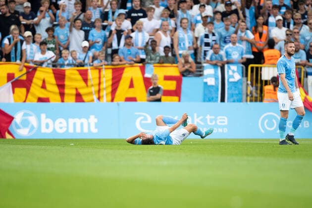 220804 Moustafa Zeidan of Malmö FF in pain during the UEFA Europa League qualification match between Malmö FF and Diddeleng on August 4, 2022 in Malmö. Photo: Mathilda Ahlberg BILDBYRAN COP 240 MA0288 fotboll football soccer fotball uefa europa league kval qualifying round qualification malmö ff diddeleng bbeng dudelange skada Copyright: MATHILDAxAHLBERG BB220804BB180