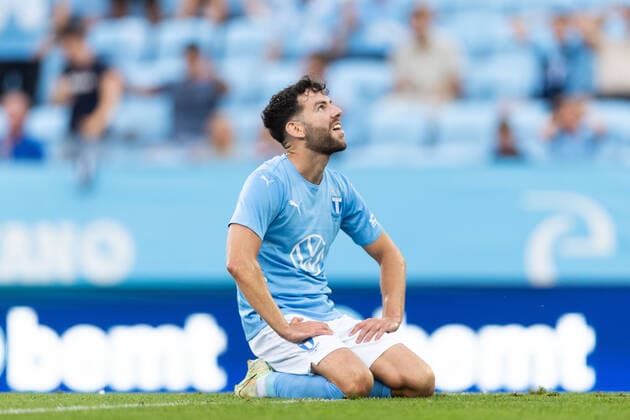 220804 Erdal Rakip of Malmö FF looks dejected during the UEFA Europa League qualification match between Malmö FF and Diddeleng on August 4, 2022 in Malmö. Photo: Mathilda Ahlberg BILDBYRAN COP 240 MA0288 fotboll football soccer fotball uefa europa league kval qualifying round qualification malmö ff diddeleng bbeng dudelange Copyright: MATHILDAxAHLBERG BB220804BB192