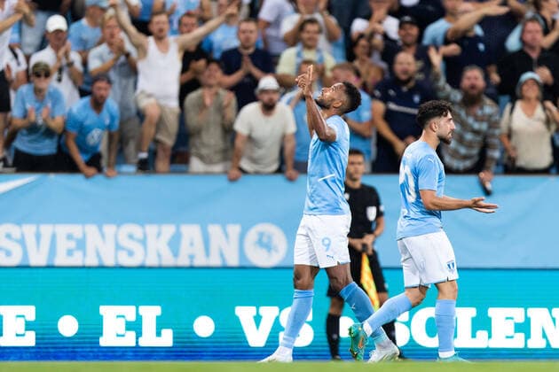 220804 Isaac Kiese Thelin of Malmö FF celebrates after 1-0 during the UEFA Europa League qualification match between Malmö FF and Diddeleng on August 4, 2022 in Malmö. Photo: Mathilda Ahlberg BILDBYRAN COP 240 MA0288 fotboll football soccer fotball uefa europa league kval qualifying round qualification malmö ff diddeleng bbeng dudelange jubel Copyright: MATHILDAxAHLBERG BB220804BB231