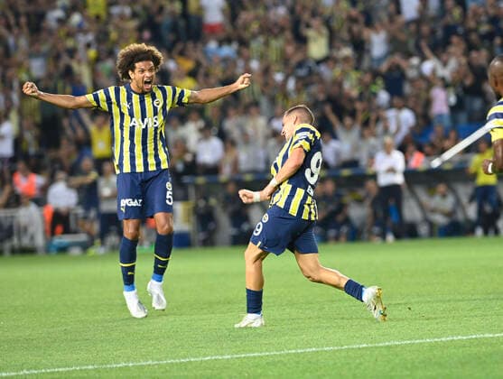 Fußball, EL-Quali, Fenerbahce Istanbul - 1. FC Slovacko Uherske Hradiste Fenerbahce SK players celebrates for Emre Mor s goal during the UEFA Europa League Third Qualifying Round first Leg match between Fenerbahce SK and FC Slovacko at Ulker Stadium in Istanbul Turkey on August 04 , 2022. ( Photo by Seskimphoto ) 