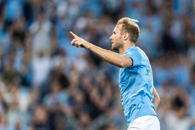 220804 Ola Toivonen of Malmö FF celebrates after 2-0 during the UEFA Europa League qualification match between Malmö FF and Diddeleng on August 4, 2022 in Malmö. Photo: Mathilda Ahlberg BILDBYRAN COP 240 MA0288 fotboll football soccer fotball uefa europa league kval qualifying round qualification malmö ff diddeleng bbeng dudelange jubel Copyright: MATHILDAxAHLBERG BB220804BB247