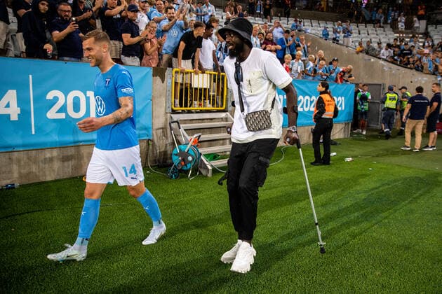Fußball, EL-Quali, Malmö FF - F91 Dudelange 220804 Felix Beijmo and MahamÃ Siby of Malmö FF after the UEFA Europa League qualification match between Malmö FF and Diddeleng on August 4, 2022 in Malmö. Photo: Mathilda Ahlberg BILDBYRAN COP 240 MA0288 fotboll football soccer fotball uefa europa league kval qualifying round qualification malmö ff diddeleng bbeng dudelange Copyright: MATHILDAxAHLBERG BB220804BB302