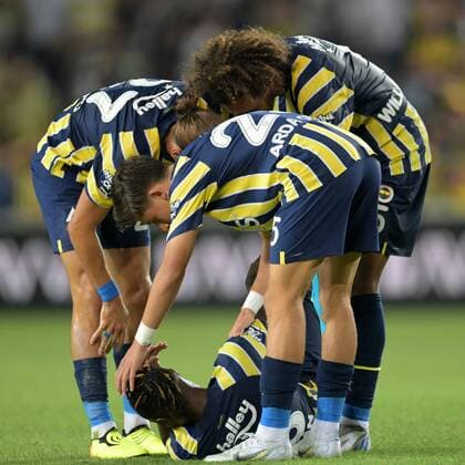 ISTANBUL -Fenerbahce celebrate the goal of Lincoln Henrique of Fenerbahce SK during the UEFA Europa League third qualifying round match between Fenerbahce SK and 1. FC Slovacko at Fenerbahce Sukru Saracoglu Stadium on August 4, 2022 in Istanbul, Turkey. ANP Dutch Height UEFA Europa League, Third Qualifying Round, First Leg 2022 2023 xVIxANPxSportx xGerritxvanxKeulenxIVx