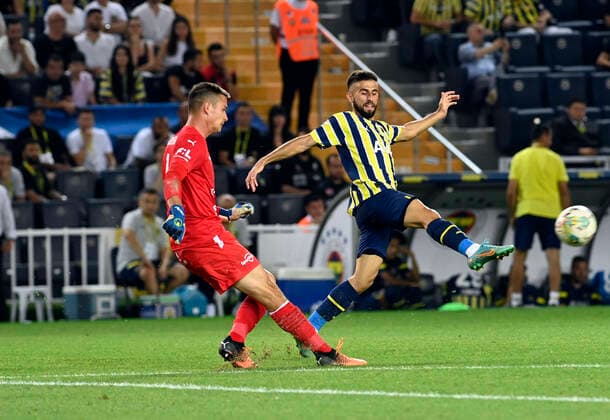 Diego Rossi of Fenerbahce SK and Goalkeeper Filip Nguyen of FC Slovacko during the UEFA Europa League Third Qualifying Round first Leg match between Fenerbahce SK and FC Slovacko at Ulker Stadium in Istanbul Turkey on August 04 , 2022. ( Photo by Seskimphoto ) 