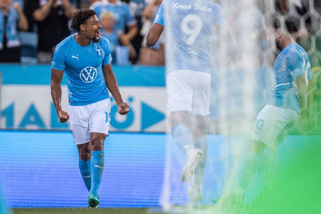 220804 Joseph Ceesay of Malmö FF celebrates during the UEFA Europa League qualification match between Malmö FF and Diddeleng on August 4, 2022 in Malmö. Photo: Mathilda Ahlberg BILDBYRAN COP 240 MA0288 fotboll football soccer fotball uefa europa league kval qualifying round qualification malmö ff diddeleng bbeng dudelange jubel Copyright: MATHILDAxAHLBERG BB220804BB711