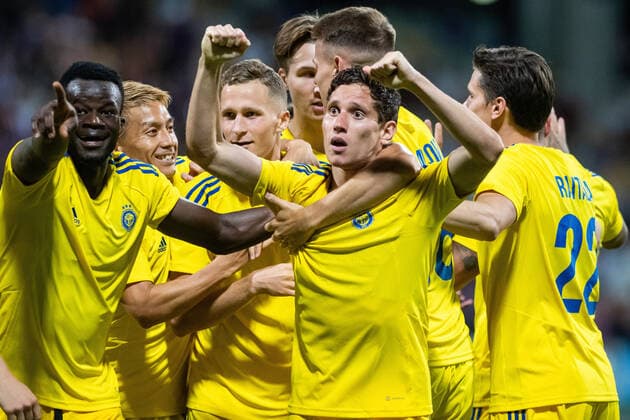 August 4, 2022, Maribor, Slovenia: David Browne (R2) of HJK Helsinki celebrates a goal with his teammates during the UEFA Europa League third qualifying round, first leg match at the Stadion Ljudski vrt in Maribor..Final score: NK Maribor 0:2 HJK Helsinki Maribor Slovenia - ZUMAs197 20220804_zaa_s197_113 Copyright: xMilosxVujinovicx