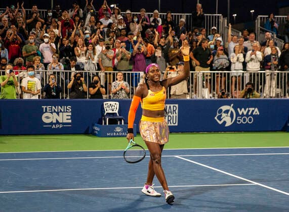 August 04, 2022 San Jose, CA USA : Coco Gauff waves to the fans after the Mubadala Silicon Valley Classic Second Round Evening Session between Naomi Osaka (JPN) vs Coco Gauff (USA). Coco won the match at San Jose State University San Jose Calif. CSM San Jose USA - ZUMAc04_ 20220804_zaf_c04_177 Copyright: xThurmanxJamesx