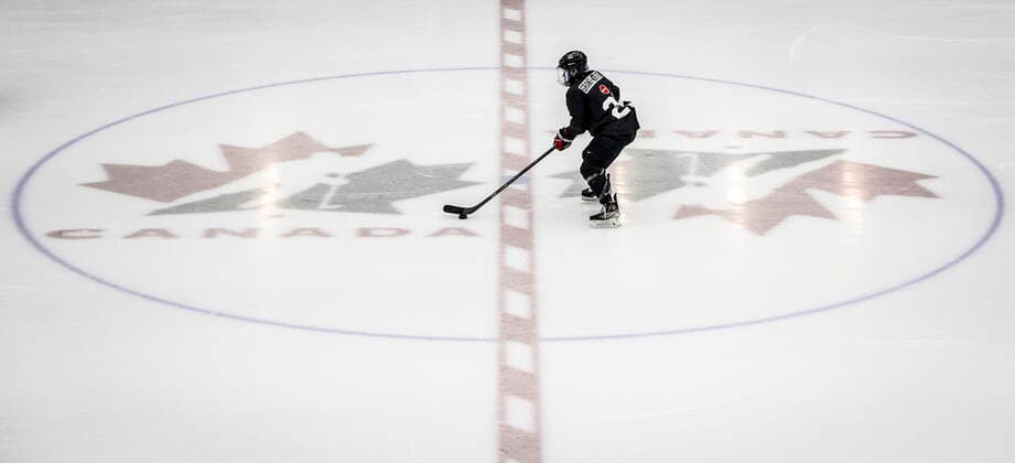 Eishockey, Training Nationalteam Kanada August 4, 2022, Calgary, AB, CANADA: Mikyla Grant-Mentis skates during Hockey Canada s National WomenöÄÃ s Program selection camp in Calgary, Alta., Thursday, Aug. 4, 2022. Canada News - August 4, 2022  - ZUMAc35_ 20220804_zaf_c35_072 Copyright: xJeffxMcintoshx
