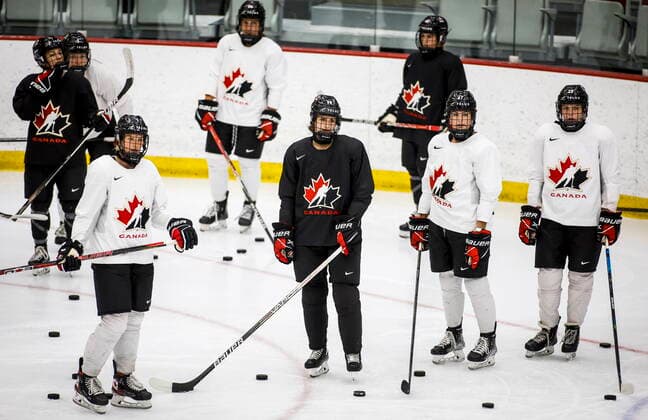 Eishockey, Training Nationalteam Kanada August 4, 2022, Calgary, AB, CANADA: Members of Hockey Canada s National WomenöÄÃ s Program attend selection camp in Calgary, Alta., Thursday, Aug. 4, 2022. Canada News - August 4, 2022  - ZUMAc35_ 20220804_zaf_c35_073 Copyright: xJeffxMcintoshx