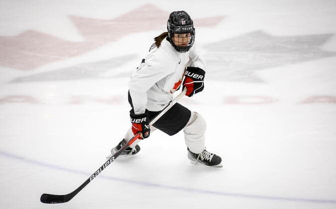 Eishockey, Training Nationalteam Kanada August 4, 2022, Calgary, AB, CANADA: Blayre Turnbull skates at Hockey Canada s National WomenöÄÃ s Program selection camp in Calgary, Alta., Thursday, Aug. 4, 2022. Canada News - August 4, 2022  - ZUMAc35_ 20220804_zaf_c35_080 Copyright: xJeffxMcintoshx