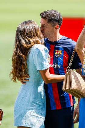 Presentation Of Robert Lewandowski - FC Barcelona, Barca FC Barcelona s new poland striker Robert Lewandowski during his presentation ceremony with his girlfriend Anna Lewandowska at the Spotify Camp Nou Stadium in Barcelona, Spain, on August 5th, 2022. Barcelona Barcelona Spain  Copyright: xXavierxBonillax originalFilename:bonilla-presenta220805_npJLs.jpg