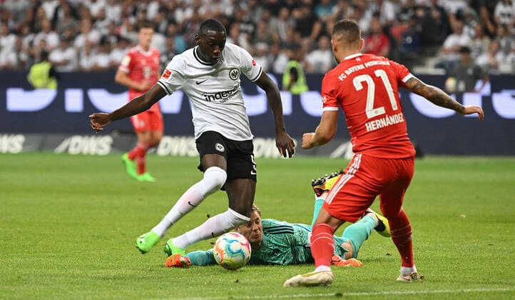05.08.2022, xjhx, Fussball 1.Bundesliga, Eintracht Frankfurt - FC Bayern München emspor, v.l. Randal Kolo Muani (Eintracht Frankfurt) erzielt das Tor zum scores the Goal 1:5 Manuel Neuer (FC Bayern Muenchen) Lucas Hernandez (FC Bayern Muenchen) (DFL DFB REGULATIONS PROHIBIT ANY USE OF PHOTOGRAPHS as IMAGE SEQUENCES and or QUASI-VIDEO) Frankfurt am Main *** 05 08 2022, xjhx, football 1 Bundesliga, Eintracht Frankfurt FC Bayern Munich emspor, v l Randal Kolo Muani Eintracht Frankfurt scores the Goal 1 5 Manuel Neuer FC Bayern Muenchen Lucas Hernandez FC Bayern Muenchen DFL DFB REGULATIONS PROHIBIT ANY USE OF PHOTOGRAPHS AS IMAGE SEQUENCES AND OR QUASI VIDEO Frankfurt am Main