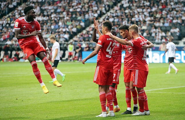 05.08.2022, xovx, Fußball Bundesliga, Eintracht Frankfurt - FC Bayern München Jubel nach dem Tor zum 1:6 durch Jamal Musiala (FC Bayern München, 2.v.l.) (DFL DFB REGULATIONS PROHIBIT ANY USE OF PHOTOGRAPHS as IMAGE SEQUENCES and or QUASI-VIDEO) emspor Frankfurt *** 05 08 2022, xovx, soccer Bundesliga, Eintracht Frankfurt FC Bayern Munich cheering after the goal to 1 6 by Jamal Musiala FC Bayern Munich, 2 v l DFL DFB REGULATES PROHIBIT ANY USE OF PHOTOGRAPHS as IMAGE SEQUENCES and or QUASI VIDEO emspor Frankfurt