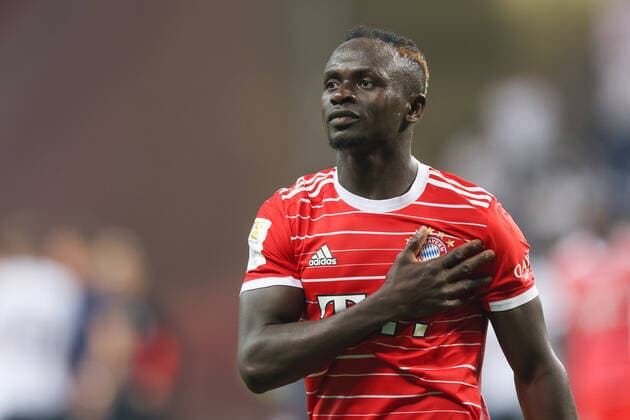 Eintracht Frankfurt - FC Bayern München, 1. FBL Sadio Mane (FC Bayern, 17). Bundesligaspiel zwischen Eintracht Frankfurt und Bayern München am 5. August 2022 im Deutsche Bank Park in Frankfurt am Main. Nach Vorgaben der DFL, Deutsche Fußball Liga, ist es untersagt, in dem Stadion und oder vom Spiel angefertigte Fotoaufnahmen in Form von Sequenzbildern und oder videoähnlichen Fotostrecken zu verwerten bzw. verwerten zu lassen., Frankfurt am Main Hessen Deutschland Deutsche Bank Park *** Eintracht Frankfurt FC Bayern Munich, 1 FBL Sadio Mane FC Bayern, 17 Bundesliga match between Eintracht Frankfurt and Bayern Munich on 5 August 2022 at Deutsche Bank Park in Frankfurt am Main According to the requirements of the DFL, German Football League, it is prohibited in the stadium and or from the game made photographs in the form of sequence pictures and or video-like photo series to exploit or to let exploit , Frankfurt am Main Hesse Germany Deutsche Bank Park