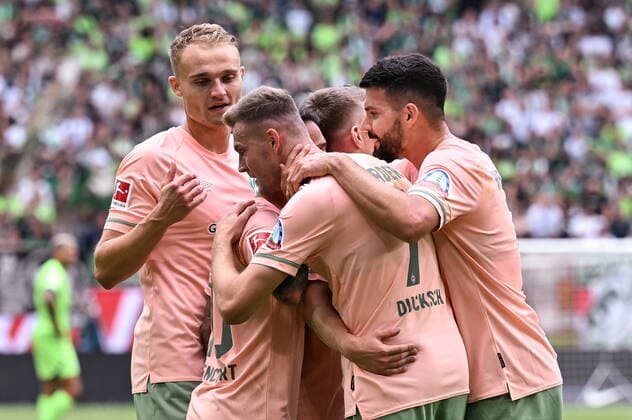 GER, VfL Wolfsburg vs. SV Werder Bremen 06.08.2022, Volkswagen Arena , Wolfsburg , GER, VfL Wolfsburg vs. SV Werder Bremen im Bild picture shows Leonardo Bittencourt (Werder Bremen 10); zum 1:2 per Kopfball Jubel mir Mitchell Weiser (Werder Bremen 08); Marvin Ducksch (SV Werder Bremen 07); Anthony Jung (Werder Bremen 03); Amos Pieper (Werder Bremen 05); *** GER, VfL Wolfsburg vs SV Werder Bremen 06 08 2022, Volkswagen Arena , Wolfsburg , GER, VfL Wolfsburg vs SV Werder Bremen in picture picture shows Leonardo Bittencourt Werder Bremen 10 to 1 2 by header cheer me Mitchell Weiser Werder Bremen 08 Marvin Ducksch SV Werder Bremen 07 Anthony Jung Werder Bremen 03 Amos Pieper Werder Bremen 05 nordphotoxGmbHx xKröger nordphoto00008
