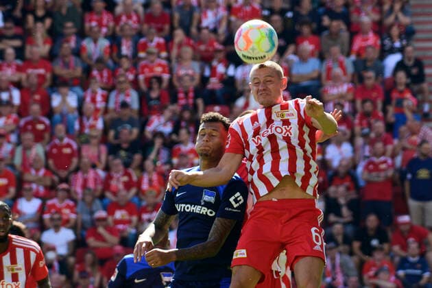 v.l. Davie Selke (Hertha BSC, 07), Julian Ryerson (1.FC Union Berlin, 06), Zweikampf, Action, Kampf, GER, 1.FC Union Berlin vs Hertha BSC, Bundesliga, 1. Spieltag, Spielzeit 2022 2023, 06.08.2022, DFL REGULATIONS PROHIBIT ANY USE OF PHOTOGRAPHS AS IMAGE SEQUENCES AND OR QUASI-VIDEO, GER, Berlin, 1.FC Union Berlin vs Hertha BSC, Bundesliga, Spielzeit 2022 2023, 06.08.2022, Berlin *** v l Davie Selke Hertha BSC, 07 , Julian Ryerson 1 FC Union Berlin, 06 , duel, action, fight, GER, 1 FC Union Berlin vs Hertha BSC, Bundesliga, 1 matchday, season 2022 2023, 06 08 2022, DFL REGULATES PROHIBIT ANY USE OF PHOTOGRAPHS AS IMAGE SEQUENCES AND OR QUASI VIDEO, GER, Berlin, 1 FC Union Berlin vs Hertha BSC, Bundesliga, season 2022 2023, 06 08 2022, Berlin Copyright: xUwexKoch Eibner-Pressefotox EP_EER