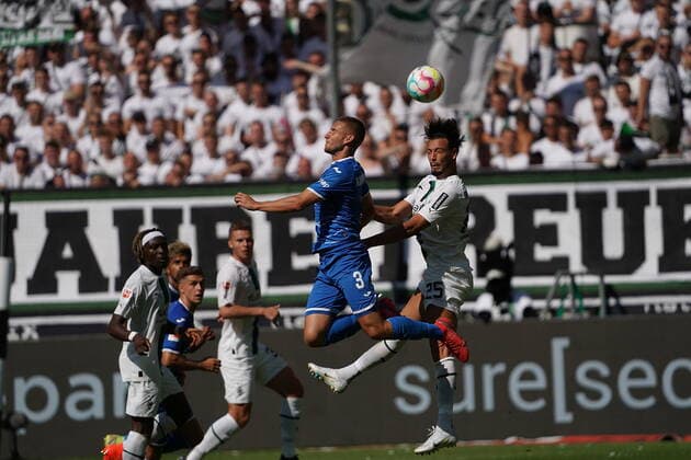 GER, 1.FBL, Borussia Mönchengladbach vs TSG Hoffenheim 06.08.2022, Borussia Park, Mönchengladbach, GER, 1.FBL, Borussia Mönchengladbach vs TSG Hoffenheim , DFL regulations prohibit any use of photographs as image sequences and or quasi-video. im Bild Pavel Kaderabek (Hoffenheim), Ramy Bensebaini (MÂ Gladbach) *** GER, 1 FBL, Borussia Mönchengladbach vs TSG Hoffenheim 06 08 2022, Borussia Park, Mönchengladbach, GER, 1 FBL, Borussia Mönchengladbach vs TSG Hoffenheim , DFL regulations prohibit any use of photographs as image sequences and or quasi video in picture Pavel Kaderabek Hoffenheim , Ramy Bensebaini MÂ Gladbach nordphotoxGmbHx xBratic nph00250