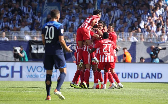 Unionmannschaft jubelt nach 3:0, li. Marc Oliver Kempf Freude Emotion Jubel nach 3:0 Fußball Fussball Bundesliga Herren DFL 1. Spieltag Saison 2022 2023 06.08.2022 1.FC Union Berlin FCU vs. Hertha BSC Berlin Stadtderby Ortsderby Derby DFL regulations prohibit any use of photographs as image sequences and or quasi-video. *** Unionmannschaft jubilates after 3 0, li Marc Oliver Kempf Freude Emotion Jubel nach 3 0 Sport Fußball Bundesliga Herren DFL 1 Spieltag Saison 2022 2023 06 08 2022 1 FC Union Berlin FCU vs Hertha BSC Berlin Stadtderby Ortsderby Derby DFL regulations prohibit any use of photographs as image sequences and or quasi video