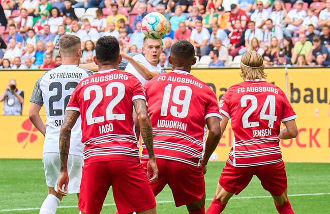Matthias Ginter, FRG 28 scores, shoots goal , Tor, Treffer, Torschuss, 0-3 in the match FC AUGSBURG - SC FREIBURG 1.German Football League on Aug 06, 2022 in Augsburg, Germany. Season 2022 2023, matchday 1, 1.Bundesliga, FCB, Munich, 1.Spieltag