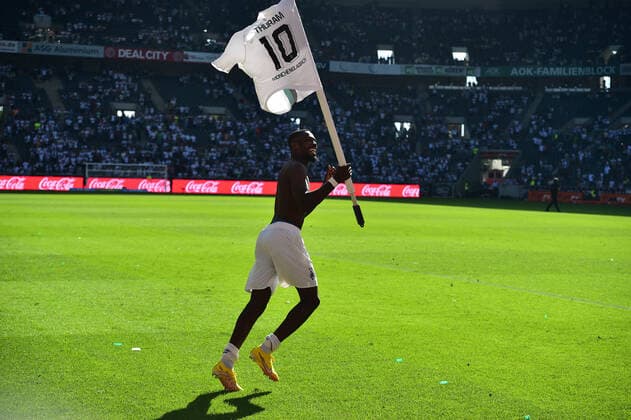 Sport Themen der Woche KW31 06.08.2022; Moenchengladbach; Fussball, Herren, 1. Fussball-Bundesliga, Saison 2022 2023, Borussia Moenchengladbach vs. TSG 1899 Hoffenheim Marcus Thuram (Gladbach) zelebrierte wieder den Eckfahnenjubel DFL regulations prohibit any use of photographs as image sequences and or quasi-video. Borussia-Park NRW Deutschland *** 06 08 2022 Moenchengladbach football, men, 1 football Bundesliga, season 2022 2023, Borussia Moenchengladbach vs TSG 1899 Hoffenheim Marcus Thuram Gladbach again celebrated the corner flag cheer DFL regulations prohibit any use of photographs as image sequences and or quasi video Borussia Park NRW Germany
