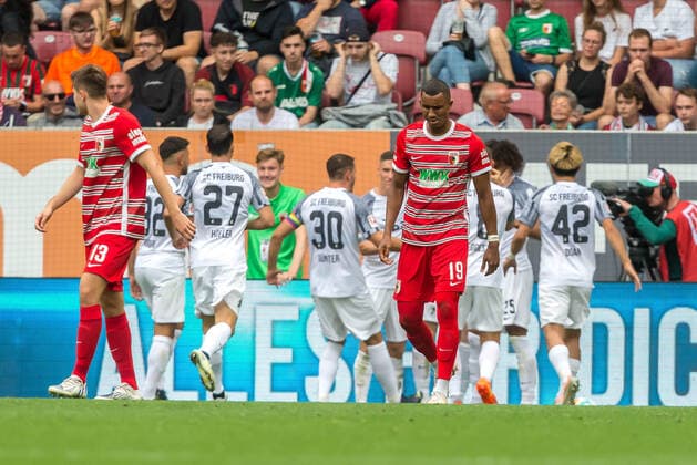 06.08.2022, Augsburg, Germany, WWK-Arena, FC Augsburg vs SC Freiburg - 1. Bundesliga, Felix Uduokhai (FC Augsburg) enttaeusscht (Foto H. Langer) DFB DFL REGULATIONS PROHIBIT ANY USE OF PHOTOGRAPHS AS IMAGE SEQUENCES AND OR QUASI-VIDEO. Augsburg WWK-Arena Bavaria Germany *** 06 08 2022, Augsburg, Germany, WWK Arena, FC Augsburg vs SC Freiburg 1 Bundesliga, Felix Uduokhai FC Augsburg enttaeusscht Foto H Langer DFB DFL REGULATIONS PROHIBIT ANY USE OF PHOTOGRAPHS AS IMAGE SEQUENCES AND OR QUASI VIDEO Augsburg WWK Arena Bavaria Germany  541_FCASCF20220806_033 Langer-541