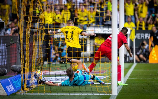 Tor zum 1:0 durch Marco Reus (BVB) - Karim Adeyemi (BVB) gegen Torwart Lukas Hradecky (Leverkusen) Borussia Dortmund - Bayer Leverkusen 06.08.2022, Fussball; Saison 2022 23 Foto: Moritz Müller *** Goal to 1 0 by Marco Reus BVB Karim Adeyemi BVB against goalkeeper Lukas Hradecky Leverkusen Borussia Dortmund Bayer Leverkusen 06 08 2022, football season 2022 23 Photo Moritz Müller