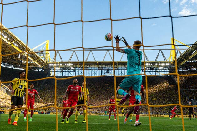 Torwart Lukas Hradecky (Bayer 04 Leverkusen, 01) am Ball, in Aktion, Einzelaktion, GER, Borussia Dortmund BVB vs. Bayer 04 Leverkusen, Fussball, 1. Bundesliga, 1. Spieltag, Spielzeit 2022 2023, 06.08.2022, DFB DFL regulations prohibit any use of photographs as image sequences and or quasi-video., GER, Borussia Dortmund BVB vs. Bayer 04 Leverkusen, Fussball, 1. Bundesliga, 1. Spieltag, Spielzeit 2022 2023, 06.08.2022 Dortmund *** Goalkeeper Lukas Hradecky Bayer 04 Leverkusen, 01 on the ball, in action, individual action, GER, Borussia Dortmund BVB vs Bayer 04 Leverkusen, Football, 1 Bundesliga, 1 Spieltag, Spielzeit 2022 2023, 06 08 2022, DFB DFL regulations prohibit any use of photographs as image sequences and or quasi video , GER, Borussia Dortmund BVB vs Bayer 04 Leverkusen, Football, 1 Bundesliga, 1 Spieltag, Spielzeit 2022 2023, 06 08 2022 Dortmund Copyright: xEibner-Pressefoto GabrielxBoiax EP_EEP