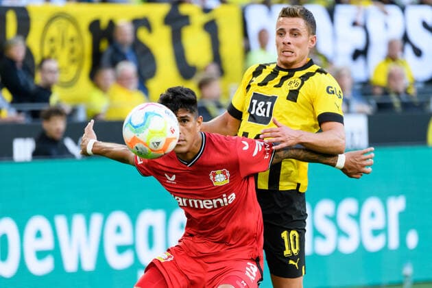 Sport Bilder des Tages Piero HINCAPIE (li., LEV) gegen Thorgan HAZARD (DO), Aktion, Zweikampf, Fussball 1. Bundesliga, 1. Spieltag, Borussia Dortmund (DO) - Bayer 04 Leverkusen (LEV), am 06.08.2022 in Dortmund Deutschland. Â *** Piero HINCAPIE li , LEV against Thorgan HAZARD DO , action, duel, football 1 Bundesliga, 1 matchday, Borussia Dortmund DO Bayer 04 Leverkusen LEV , on 06 08 2022 in Dortmund Germany Â