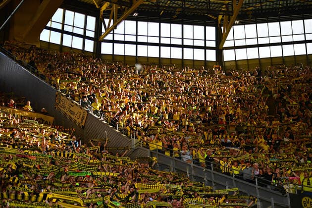 06.08.2022, xbrx, Fussball 1.Bundesliga, Borussia Dortmund - Bayer 04 Leverkusen emspor, v.l. fans, Zuschauer (DFL DFB REGULATIONS PROHIBIT ANY USE OF PHOTOGRAPHS as IMAGE SEQUENCES and or QUASI-VIDEO) Dortmund *** 06 08 2022, xbrx, football 1 Bundesliga, Borussia Dortmund Bayer 04 Leverkusen emspor, v l fans, spectators DFL DFB REGULATES PROHIBIT ANY USE OF PHOTOGRAPHS as IMAGE SEQUENCES and or QUASI VIDEO Dortmund