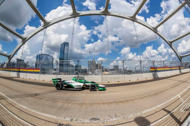 August 6, 2022, Nashville, TN, United States of America: CALLUM ILOTT (77) (R) of Cambridge, England travels through the turns during a practice for the Big Machine Music City Grand Prix on the Streets Of Nashville in Nashville TN. Nashville United States of America - ZUMAa161 20220806_zaa_a161_025 Copyright: xWalterxG.xArcexSr.x