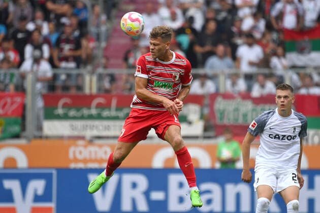 Florian NIEDERLECHNER (FC Augsburg),Kopfball, Aktion,Einzelaktion,Einzelbild, Freisteller,Ganzkoerperaufnahme,ganze Figur Fussball 1. Bundesliga Saison 2022 2023, 1.Spieltag, Spieltag01, FC Augsburg - SC Freiburg 0-4 am 06.08.2022, WWK ARENA Augsburg. *** Florian NIEDERLECHNER FC Augsburg ,header,action,single action,single picture,crop,full body shot,whole figure Football 1 Bundesliga Season 2022 2023, 1 Matchday, Matchday01, FC Augsburg SC Freiburg 0 4 on 06 08 2022, WWK ARENA Augsburg